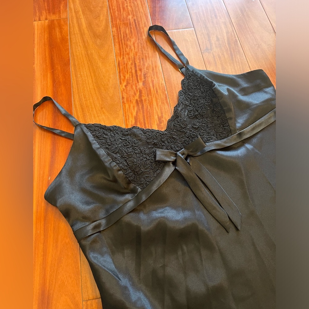 Jones New York Teddy Nightgown. Black. Size L
